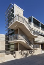A four-story parking garage, featuring Banker Wire metal fabric railings and partitions, helps establish a calming environment at Naval Hospital Camp Pendleton. 
